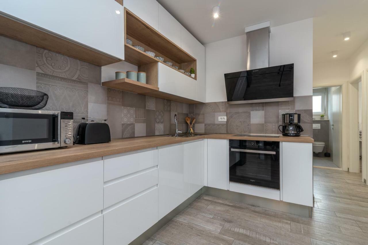 Apartment Ferias Trogir Ngoại thất bức ảnh