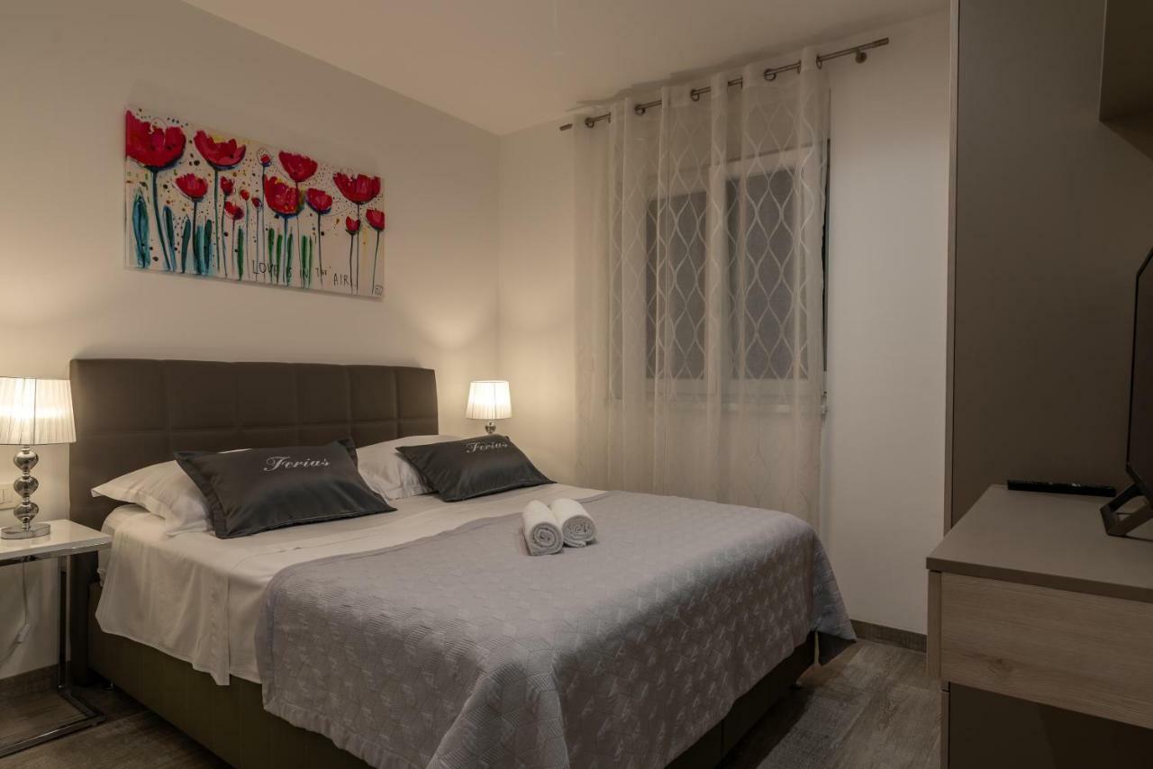 Apartment Ferias Trogir Ngoại thất bức ảnh
